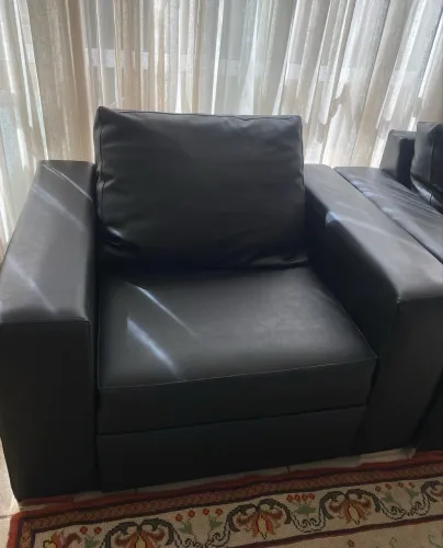 Duas poltronas revestimento courissimo1,10m x 88 profundidade