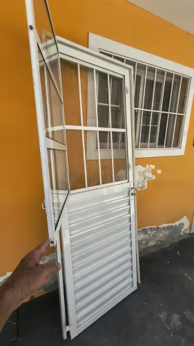 Porta de alumínio 80 cmx 210 cm