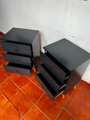 Criado mudo / mesinha de cabeceira preto - ótimo estado de conservação