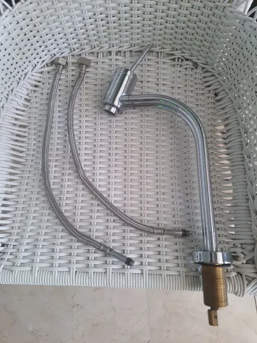 Torneira quente e frio monocomando sem uso