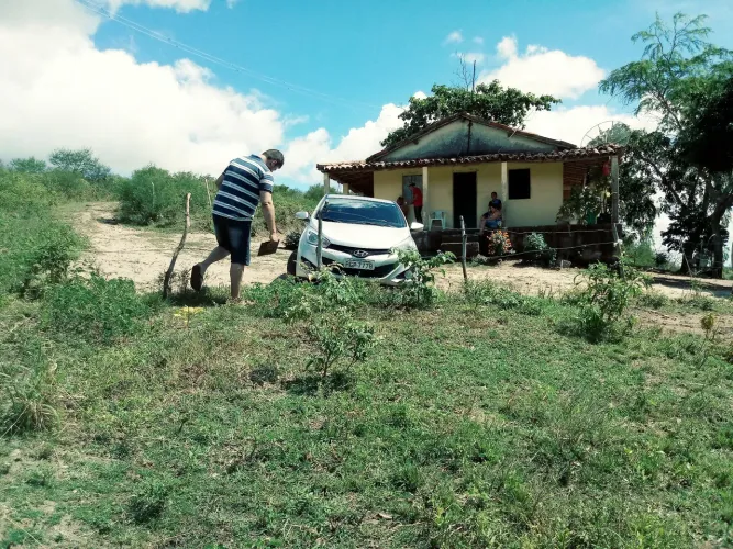 Sitio com casa 2, 5 hectares.