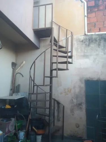 Vendo escada giratória