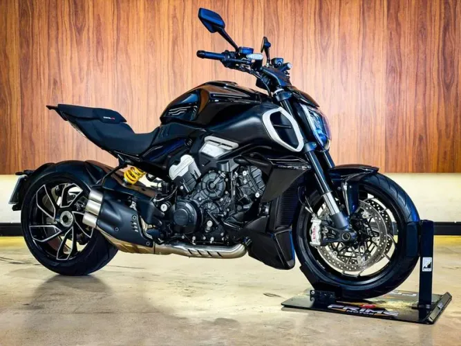 Ducati Diavel V4 1158 2025