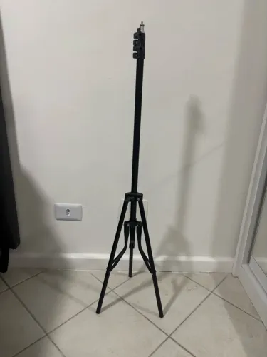 Tripé 2.10m para Projetor HY320