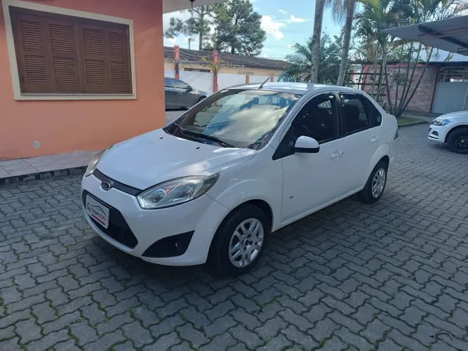 Ford Fiesta Sedan SE 1.6 8V Flex 4P 2014