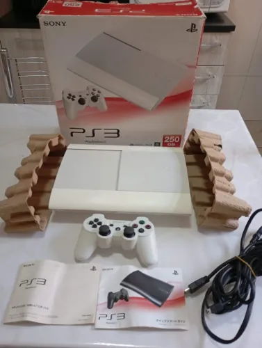 Playstation 3 slim branco na caixa ( envio olx )