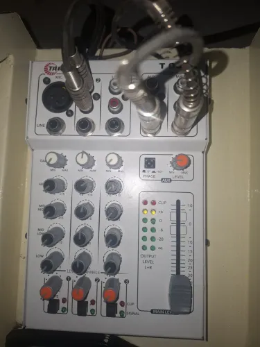 Mesa de som automotivo 3 canais