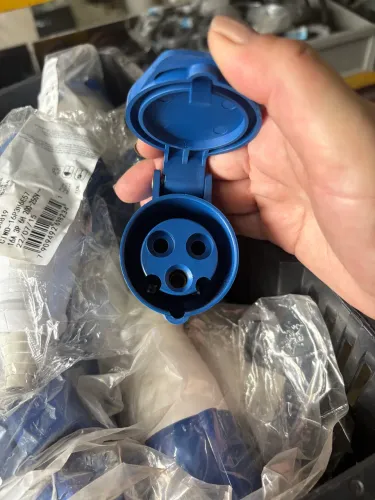 PLUG FÊMEA INDUSTRIAL WEG 16a 2P + T 