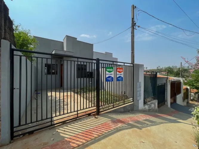 Casa Residencial com 2 quartos para alugar por R$ 1300.00, 60.00 m2 - VIVI XAVIER - LONDRI