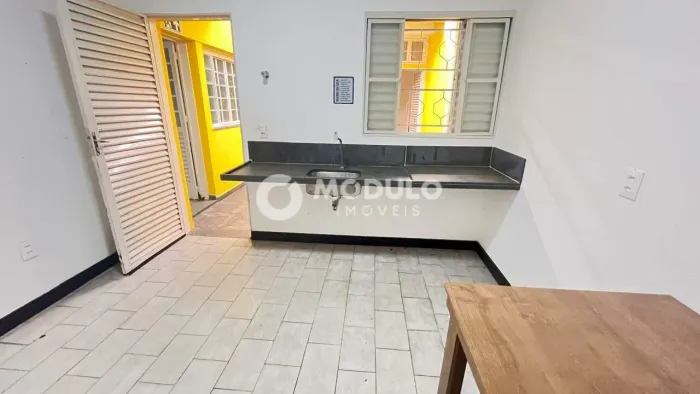 Loja comercial disponível para Locação no bairro Nossa Senhora Aparecida.