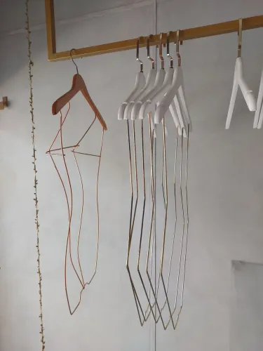 Cabides silhueta madeira/metal