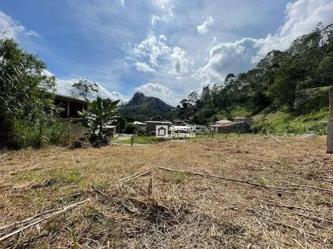 Terreno plano, cercado e de esquina medindo 447 m² por R$180.000,00 - Campo do Coelho - No