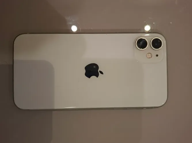 Iphone 11 - 64GB - Branco - não funciona o faceId - retirada em Santos Canal 6