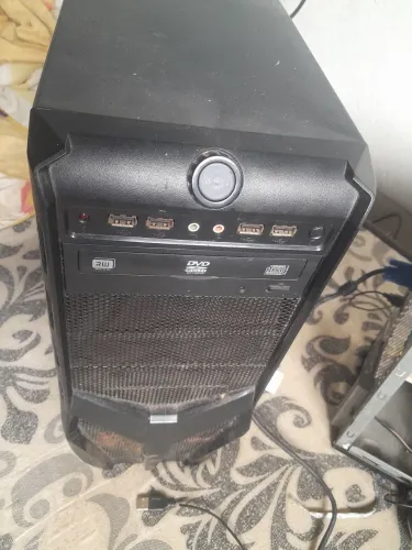 Vendo 2 PC para retirar peças