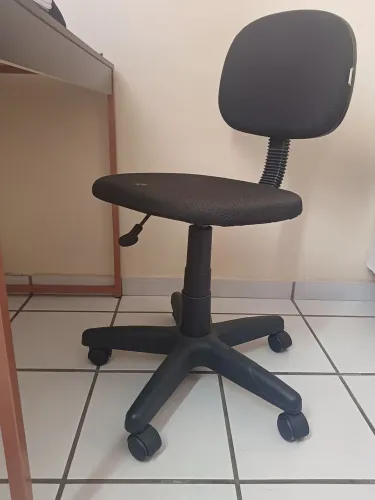 Cadeira de Escritório Giratória - Boa Conservação