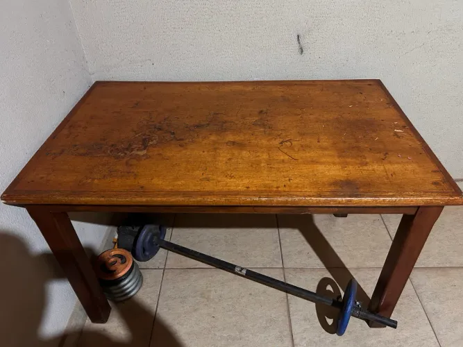 MESA DE MADEIRA MACIÇA - R$ 200