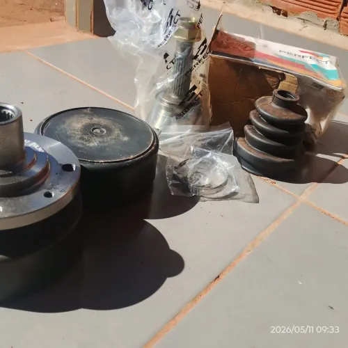 Cubo dianteiro da mocinetica tem coifa e travas   do Palio 98  e 99<br><br><br> 150
