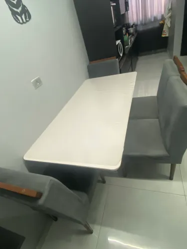 Mesa com Cadeiras