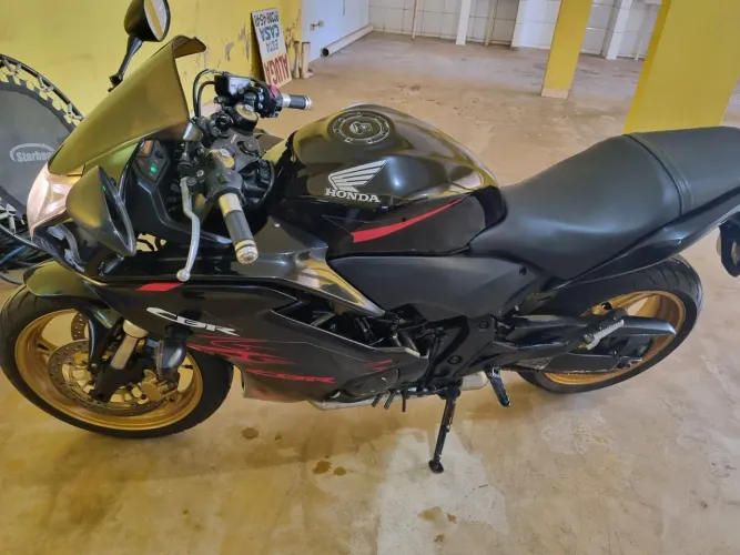 Vendo Moto CBR 600 R$ 30 mil
