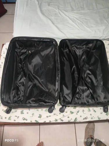 Mala para viagem preta R$:350,00
