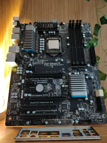 Kit i7-2600 + Placa GIGABYTE GA-P67A-UDA