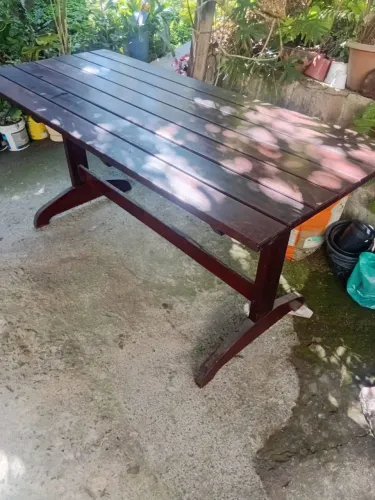 Mesa de madeira maciça