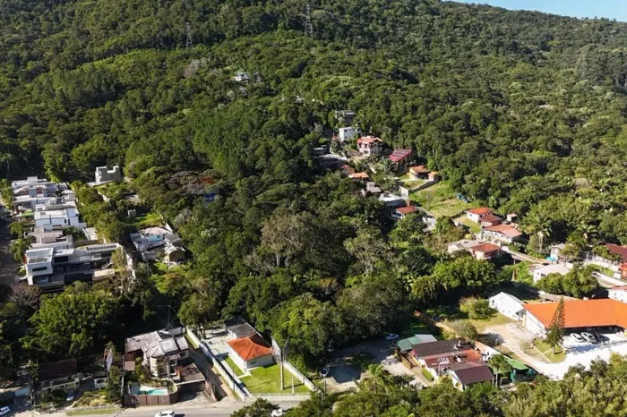 Terreno à venda por R$ 23.000.000 com 38.000 m² no Itacorubi, Florianópolis (SC)