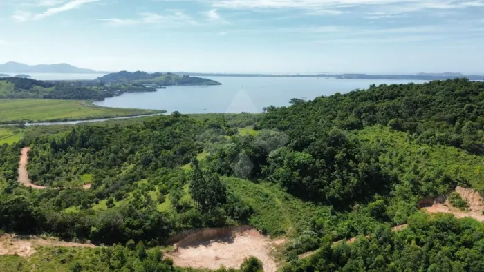 Sítio à venda em Imaruí com 124 mil m² e uma vista panorâmica.