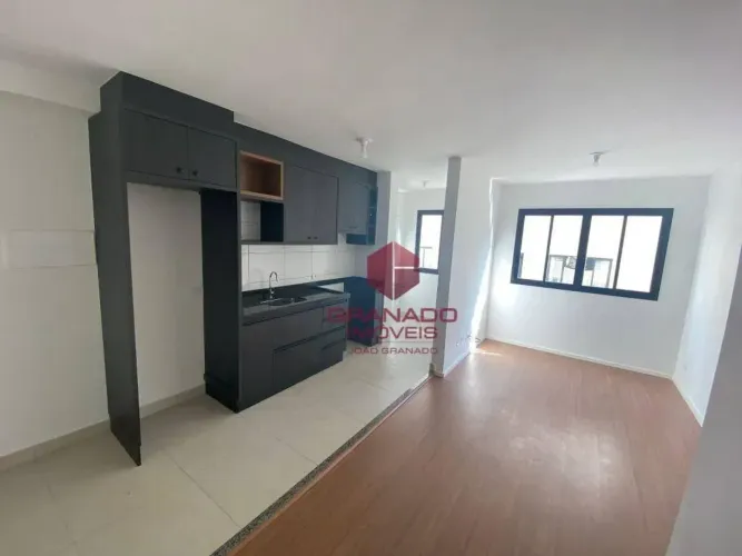 Apartamento com 2 dormitórios para alugar, 55 m² por R$ 1.350/mês - Zona 20 - Maringá/PR