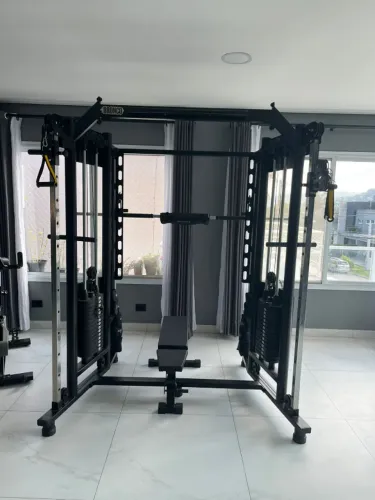 Estação de Musculação Multifuncional Bronco - Completa e em Excelente Estado