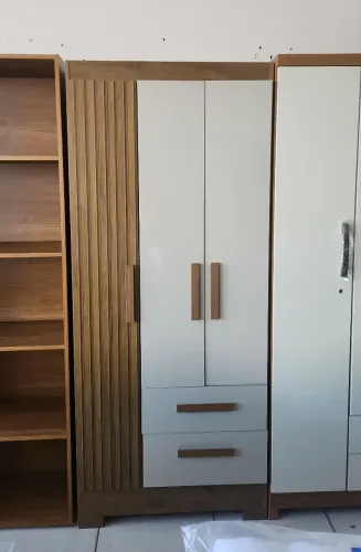 Guarda-Roupa Solteiro 3 Portas 2 Gavetas Novo | Design Moderno | R$ 550