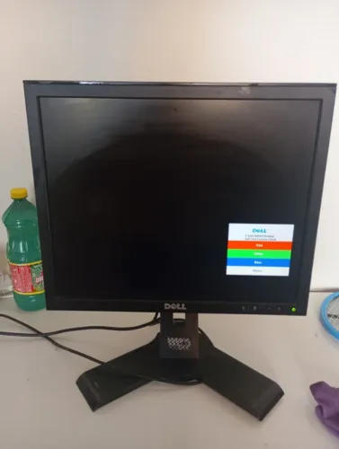 Monitor Dell - Tela LCD