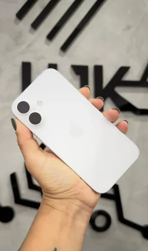 iPhone 16 White - 128GB  Bateria:  89%