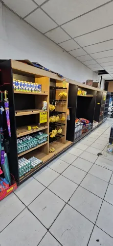 Movel para mercado para por carvão, ovos, temperos, linguiças todo feito em madeira nobre