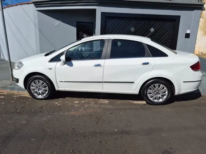 Fiat Linea Essence 1.8 Flex 16V 4P 2016