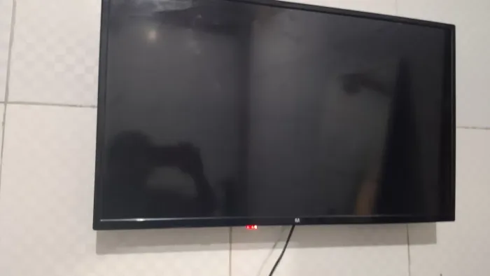 vendo uma tv semi nova valor 750