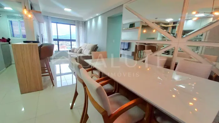 Apartamento aluguel anual 2 dormitórios no Centro