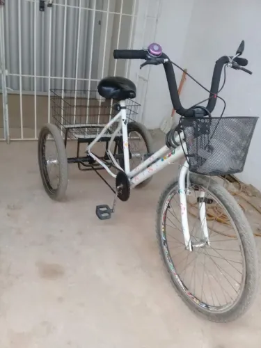 Vendo TRICICLO ADULTO FEMININO