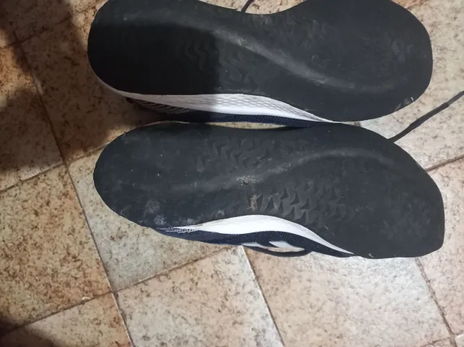 Tênis adidas original semi novo