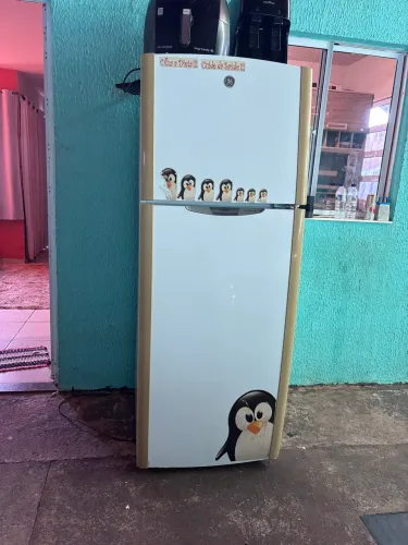 Vendo geladeira vontagem 110