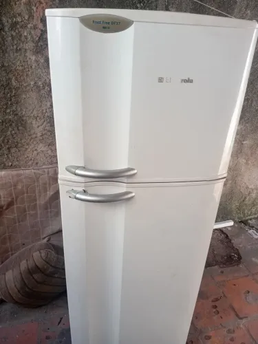 Geladeira frosfree com defeito 400.00