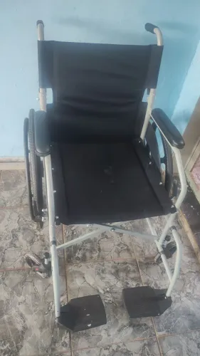 Cadeiras de rodas semi nova