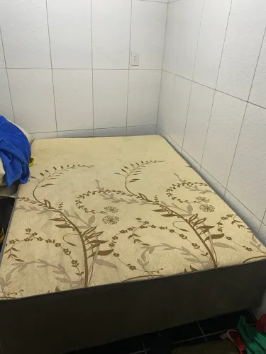 Cama semi nova