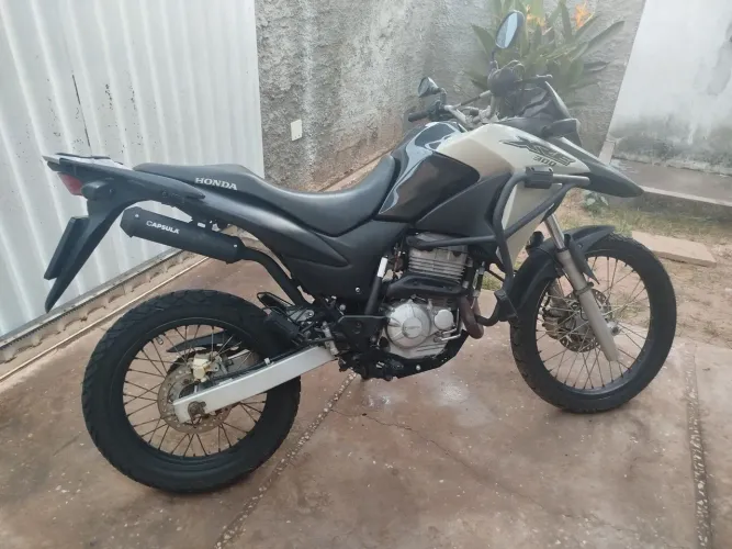 XRE 300 ano 2016