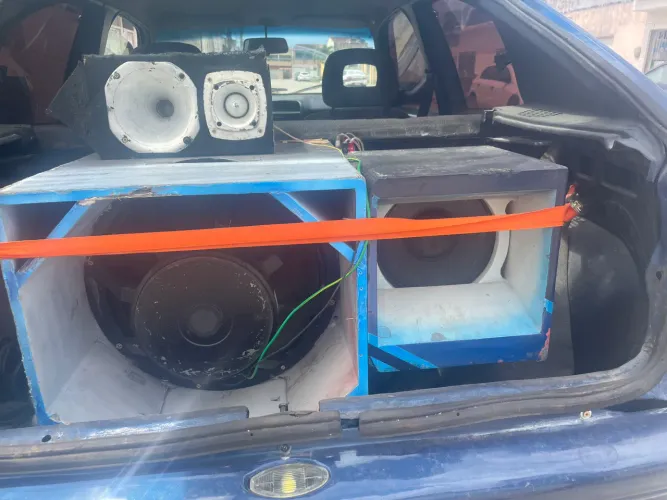 Vendo caixa trio grava de 18 polegadas 3500rms