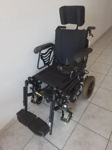 Cadeira de rodas motorizada stand up