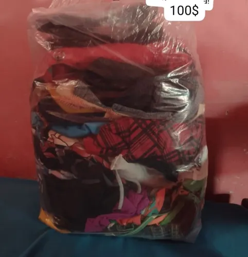 Fardo de roupas femininas 35 peças ! 100$