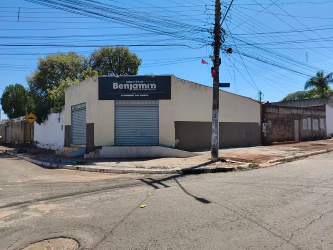 Alugo Salão Comercial/Galpão no Bairro da Vitória - Goiânia - Próximo à Principal!