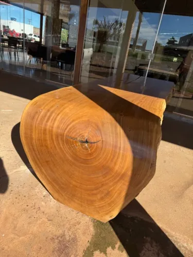 Mesa Cascata de Madeira Maciça - Versátil e Resistente