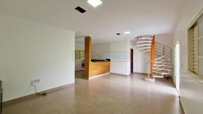 Chácara em Condomínio Fechado com 4 Quartos, Piscina e Amplo Terreno em Trindade (Próximo